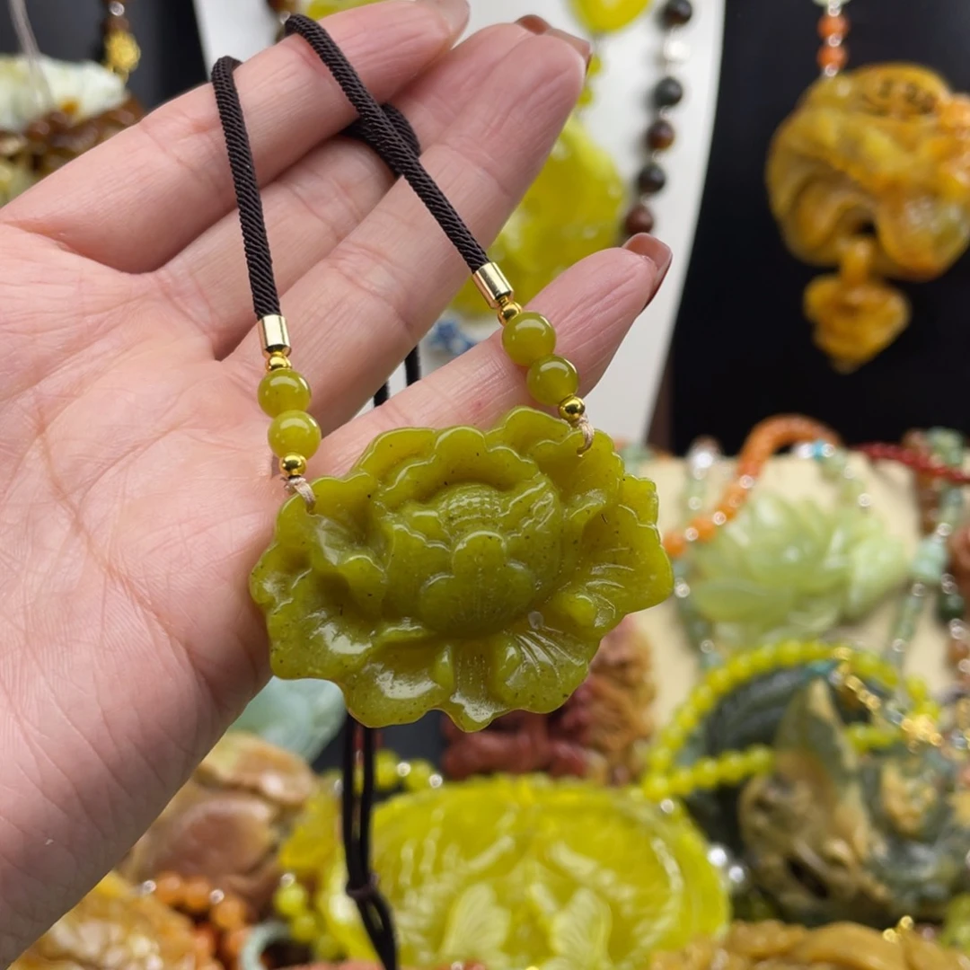 未镶嵌蛇纹石玉颈饰