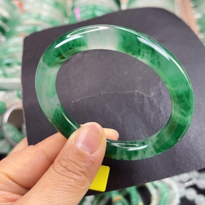 未镶嵌手镯石英质玉