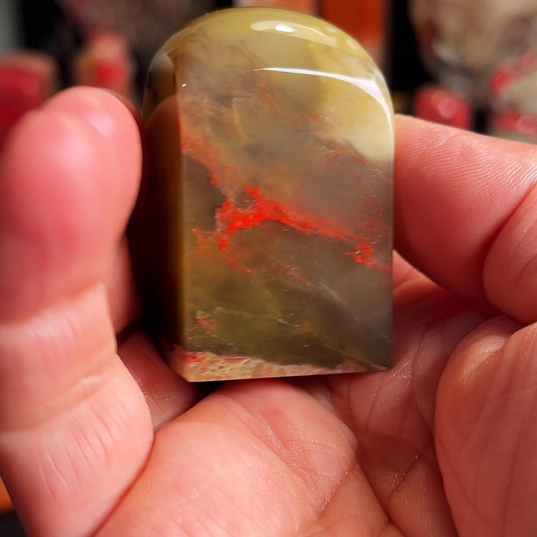 巴林石印石巴林牛角冻鸡血石章