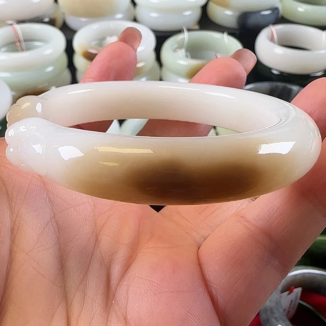 和田玉未镶嵌手镯