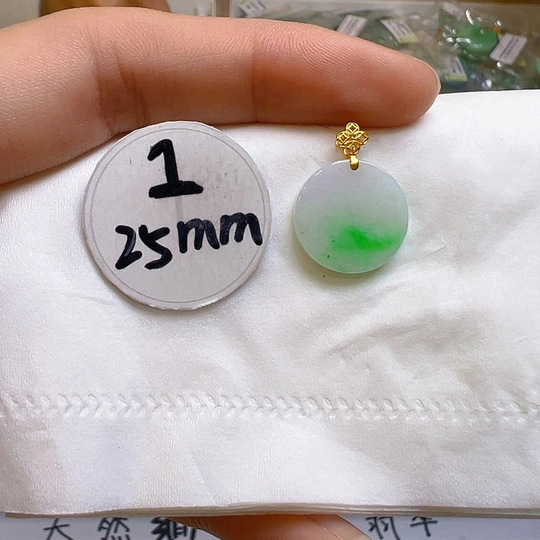 翡翠颈饰18K金镶嵌翡翠