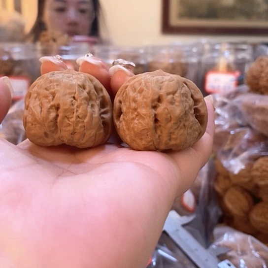 文玩核桃吊坠边35肚38蛤蟆头尖有伤