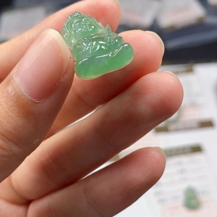 ****哥翡翠未镶嵌颈饰翡翠虚空