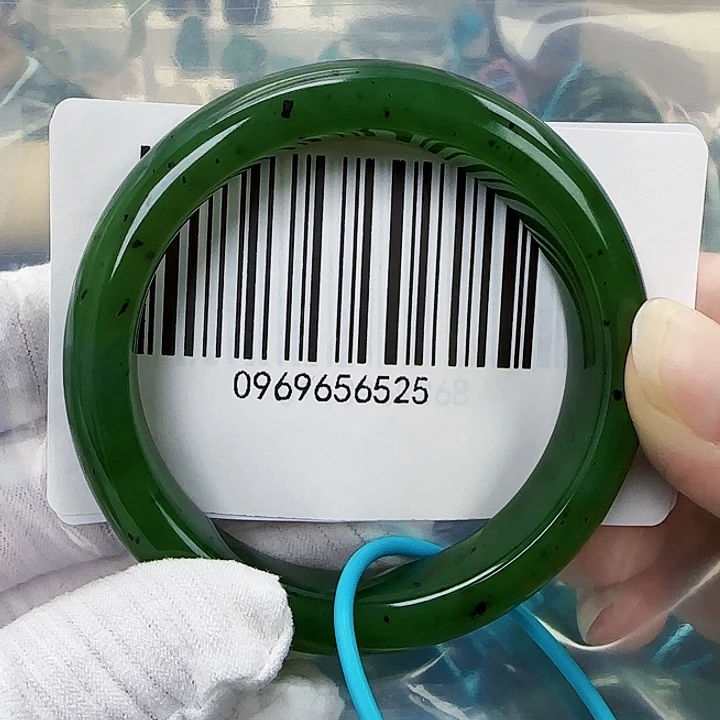 和田玉未镶嵌手镯微瑕53