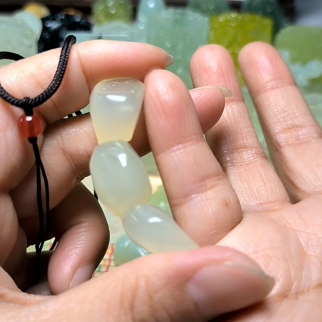 蛇纹石玉颈饰未镶嵌永**宝