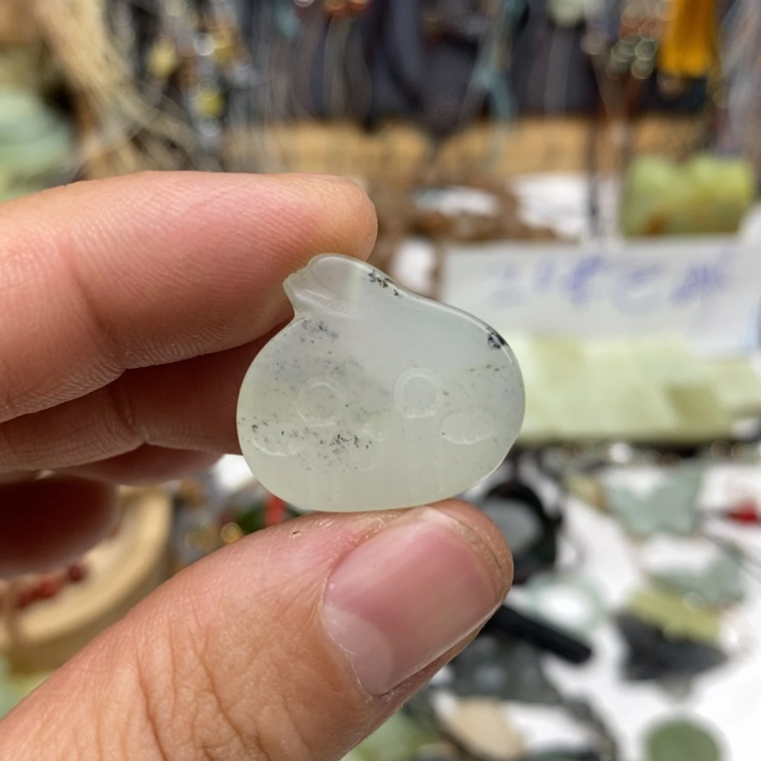 岫玉纯天然岫玉假一赔十，默认微瑕未镶嵌