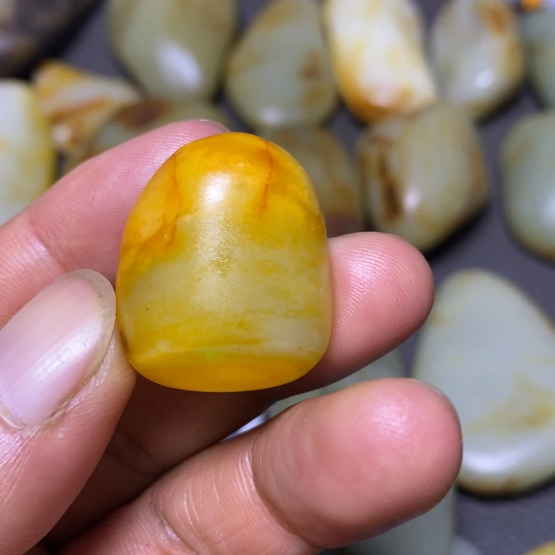 未镶嵌和田玉（糖玉）挂件