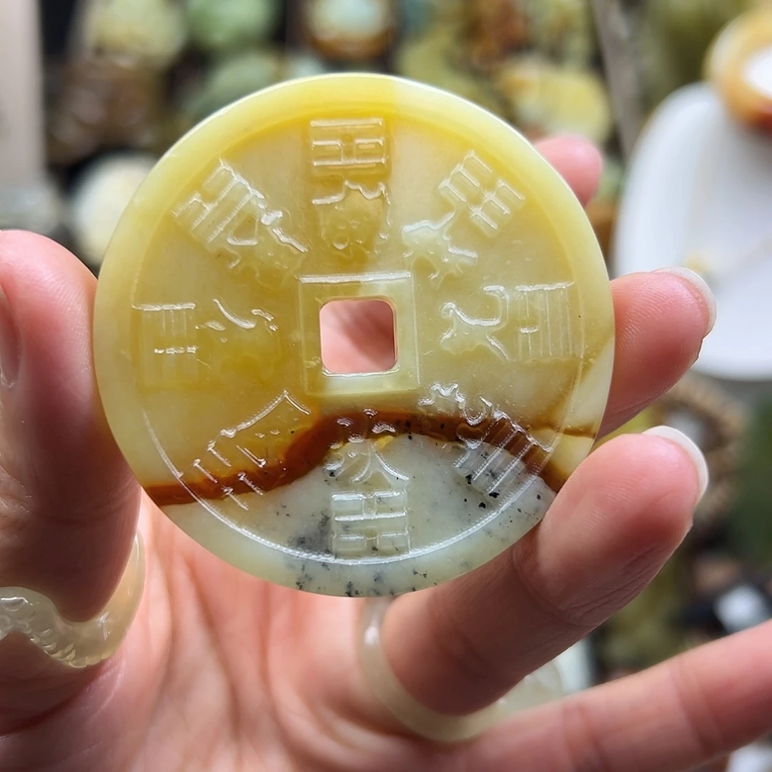 未镶嵌岫玉颈饰花玉山鬼