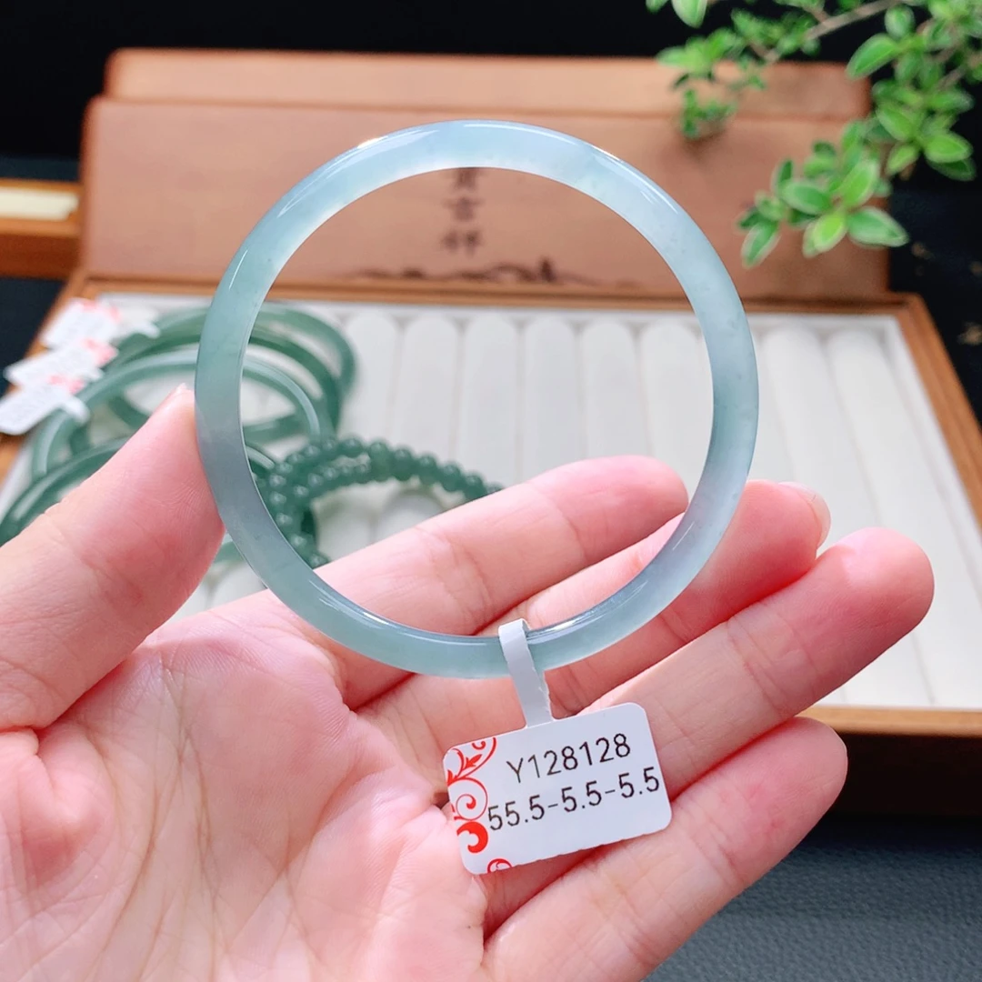 未镶嵌手镯（圆镯）翡翠