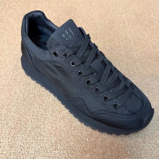 四季通用时尚休闲鞋耐磨轻便男鞋春夏