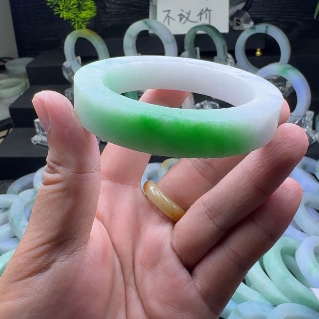 未镶嵌手镯定制翡翠白底青正阳绿