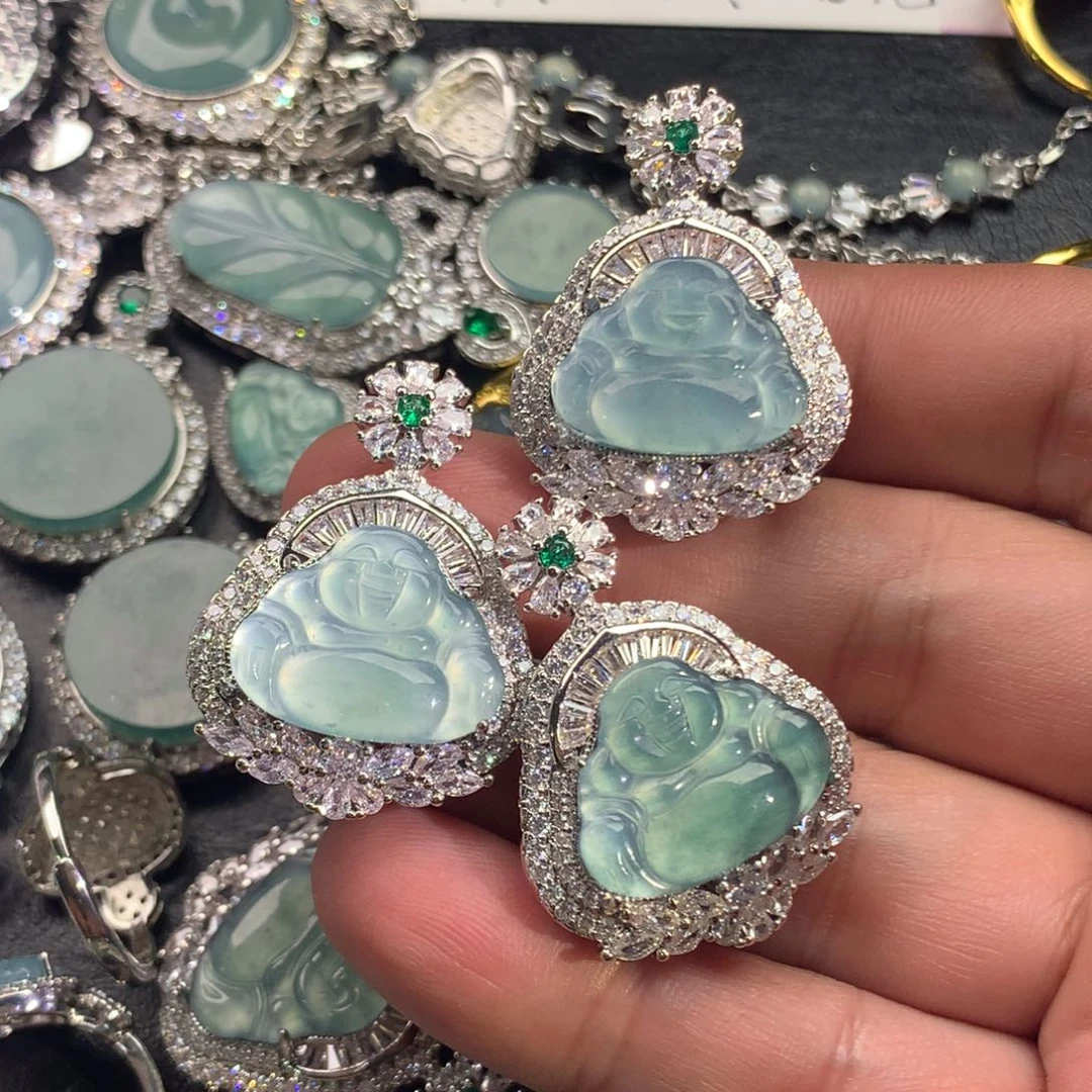 翡翠颈饰未镶嵌佛公