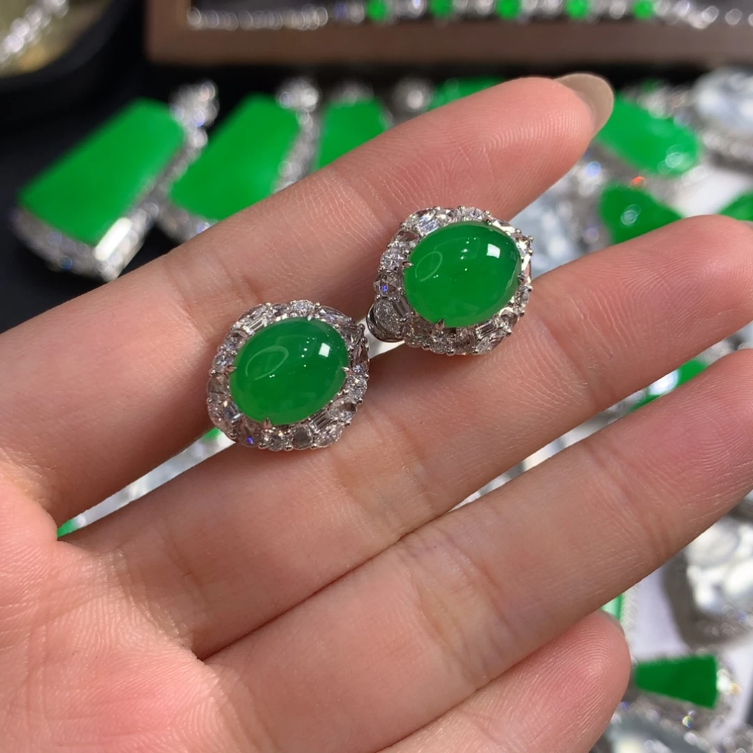 翡翠18K金镶嵌颈饰蛋面耳包