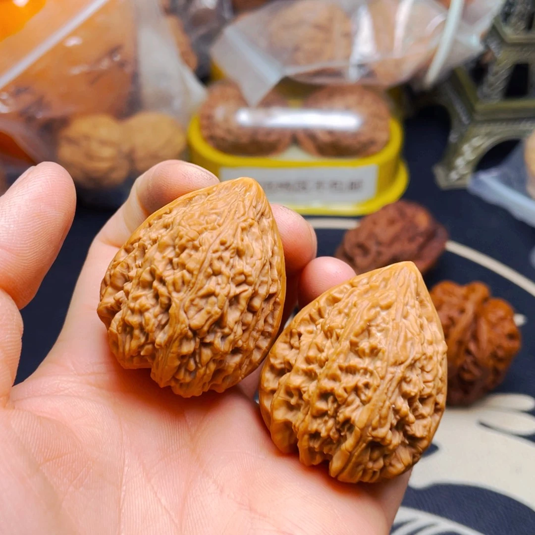 文玩核桃把件塔尖一对