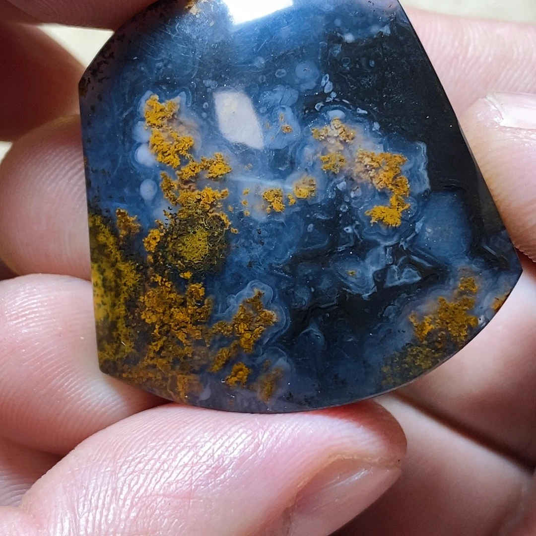 玛瑙/玉髓颈饰未镶嵌怀****司