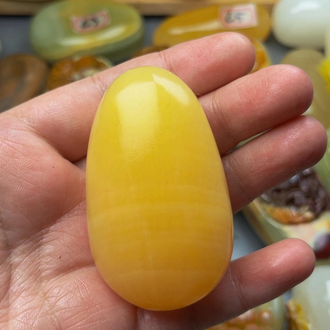 月***天石材方解石手把件