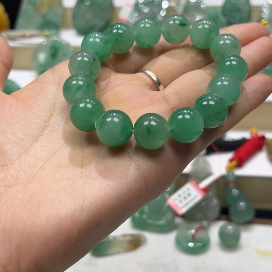狸***阁石英质玉（非洲翠）未镶嵌颈饰