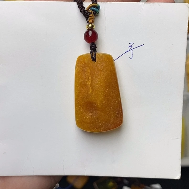 未镶嵌琥珀珠宝奇石