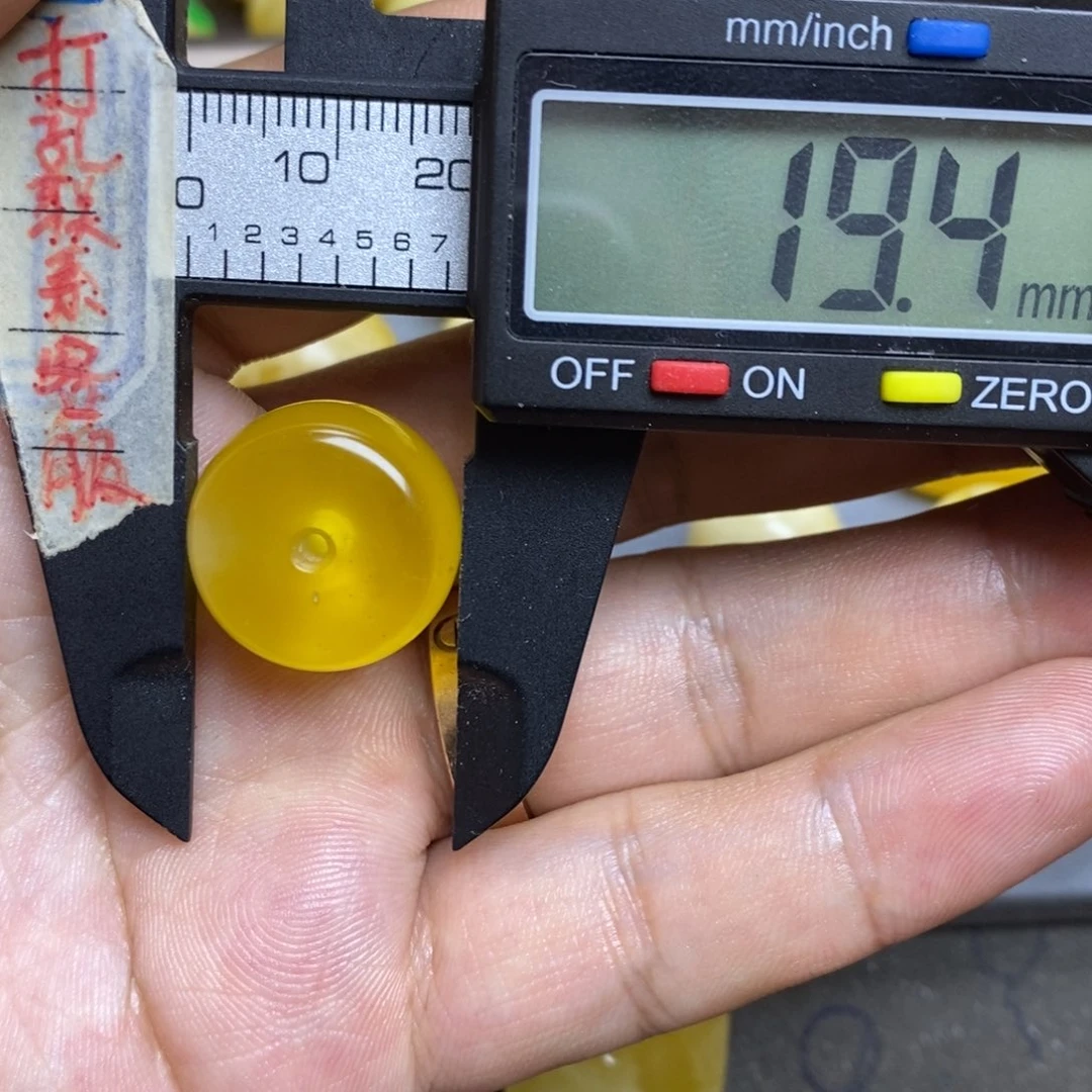蜜蜡未镶嵌裸石19.4x13.7微瑕墩子