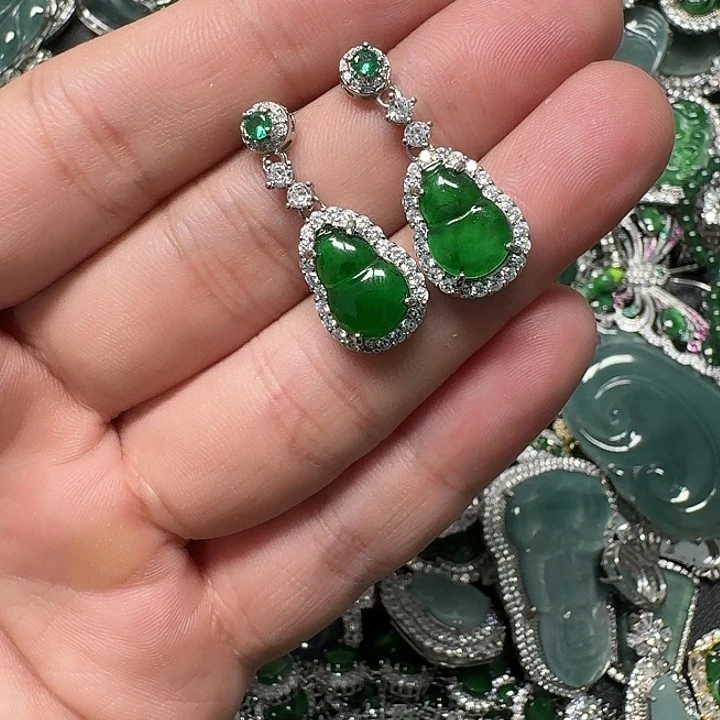 翡翠未镶嵌颈饰天然A货翡翠放漏