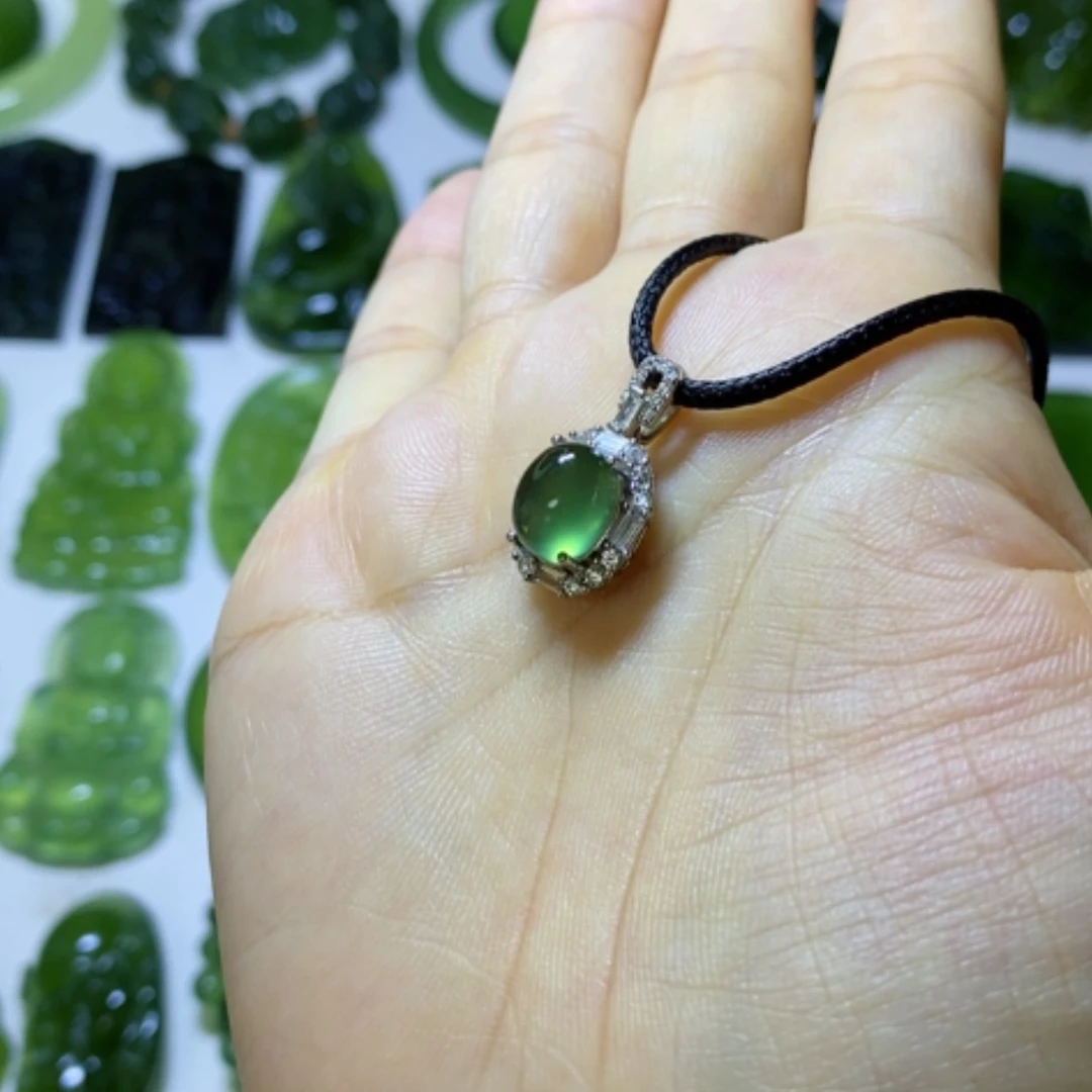 【闪购商品】未镶嵌蛇纹石玉颈饰