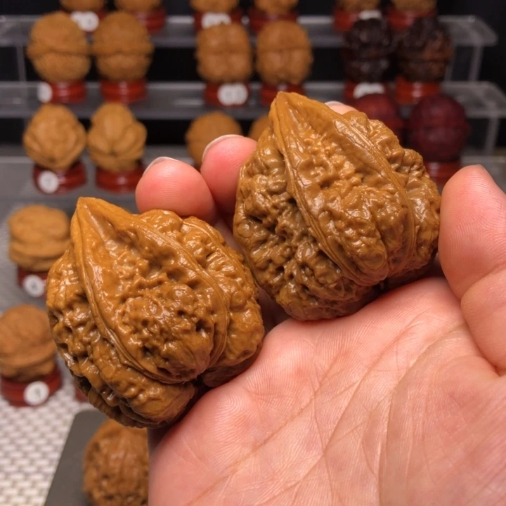 雪***溢文玩核桃把件16舍利塔佛肚