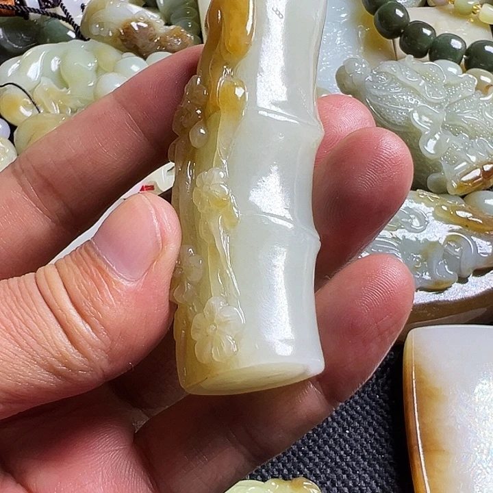 蒋***兴吊坠(不含链)未镶嵌和田玉
