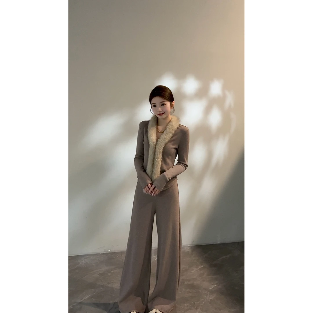 【颂宋】新款时尚显瘦气质拼接毛毛领长袖直筒休闲修身套装DT1797