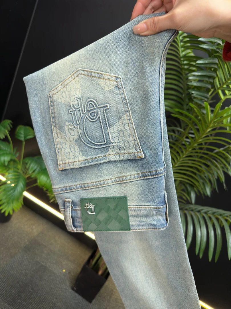 【BZ奢品】春季新款/浅白蓝/激光烧花工艺男士牛仔裤弹力修身小直筒