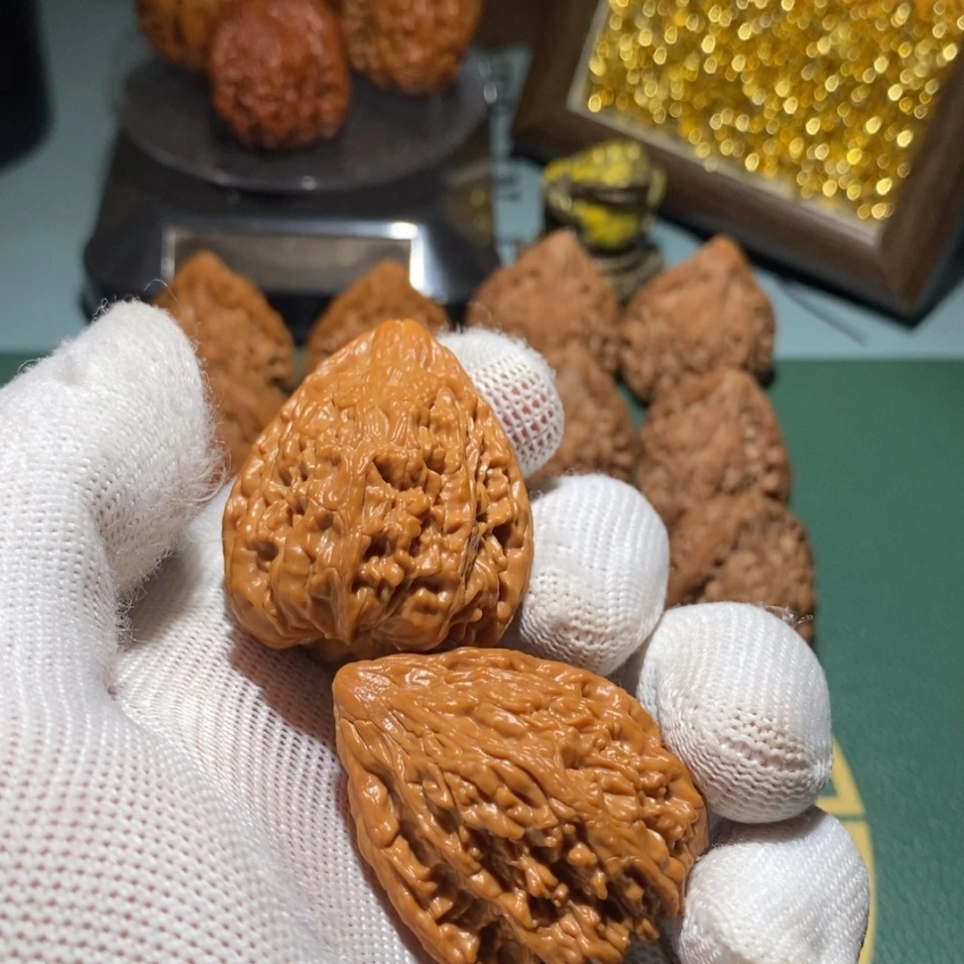 文玩核桃吊坠阿***g塔尖