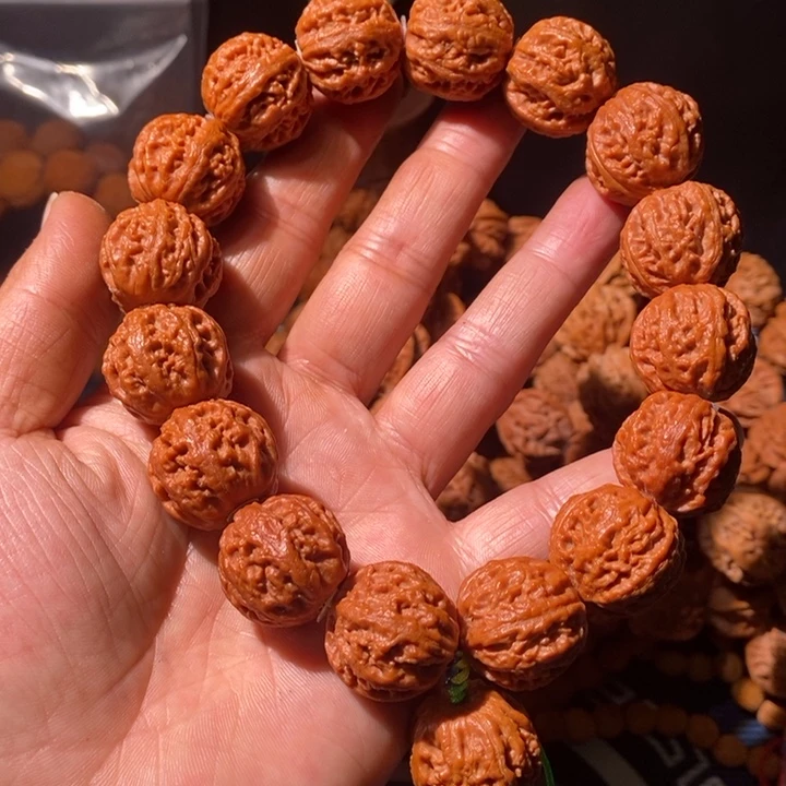 手串文玩核桃……40