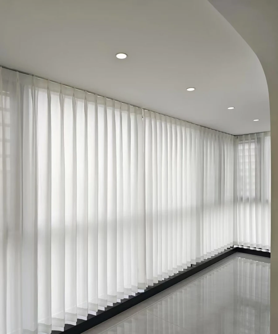 防勾丝水晶纱（透光半透人）；幻影纱（透光不透人）