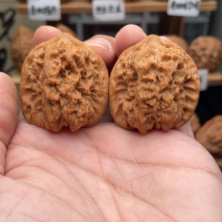 文玩核桃把件野生原树四方鼎36