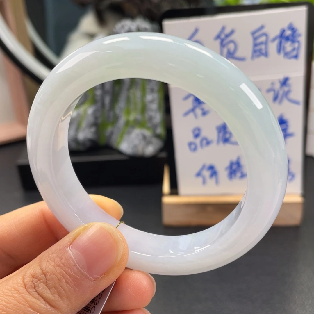 翡翠未镶嵌手镯浅浅春彩调翡翠手镯