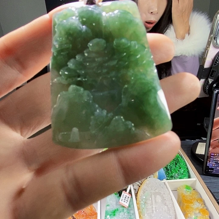 颈饰未镶嵌翡翠一