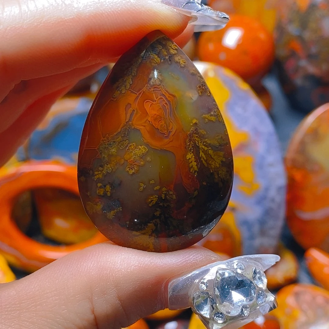 玛瑙/玉髓颈饰未镶嵌?**转