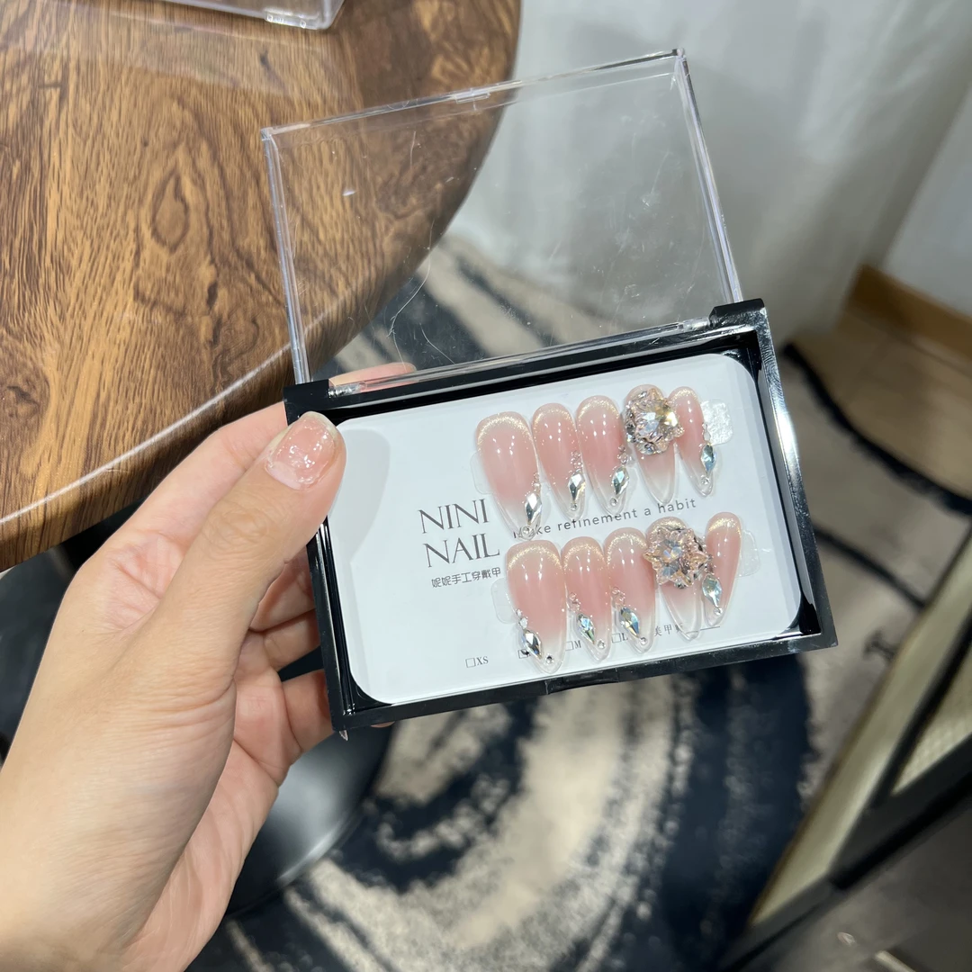 NINI全华【雪国千金】指根法式猫眼雪花华子纯手工穿戴甲施加华子钻
