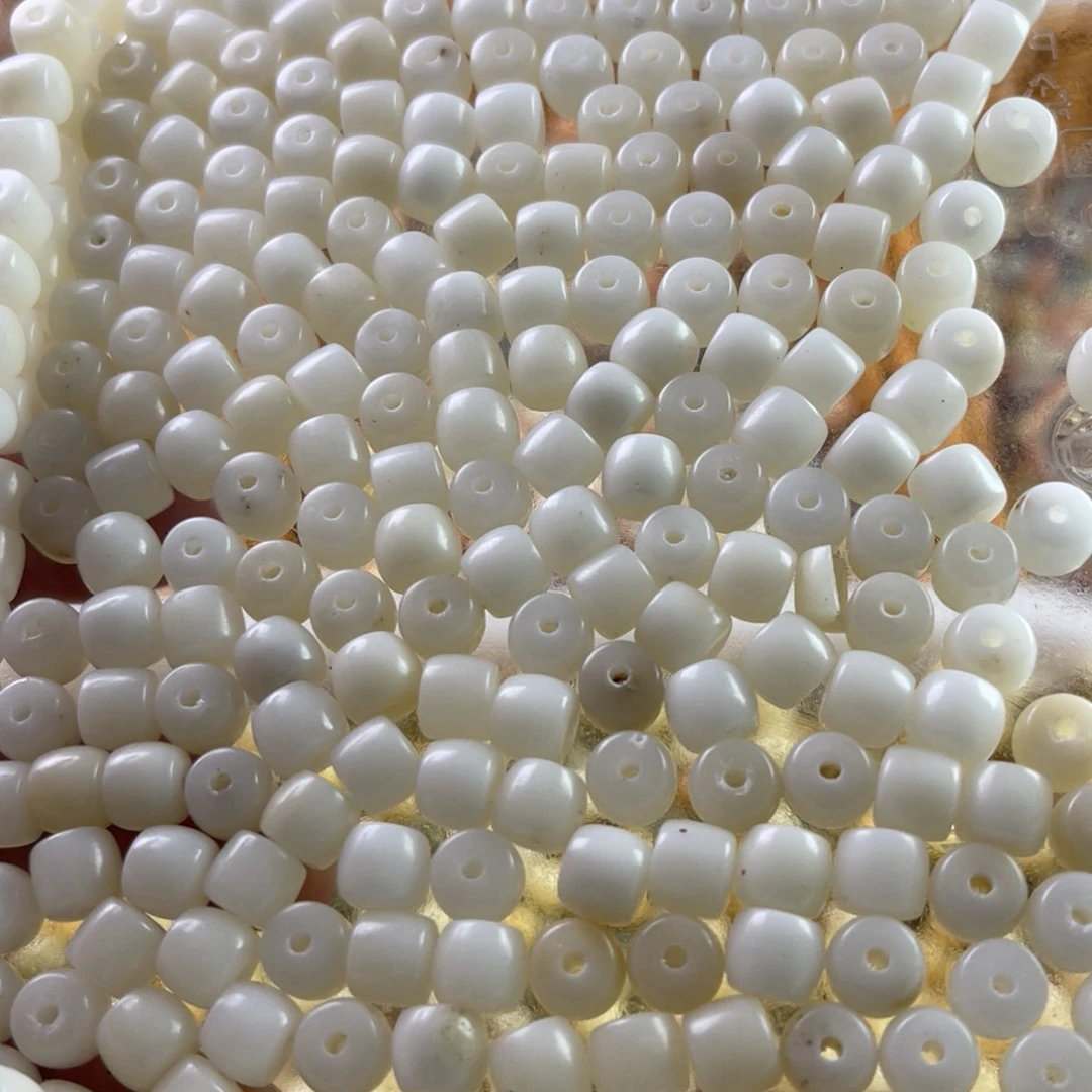 吊坠白玉菩提瑕疵8-7白玉直切300颗