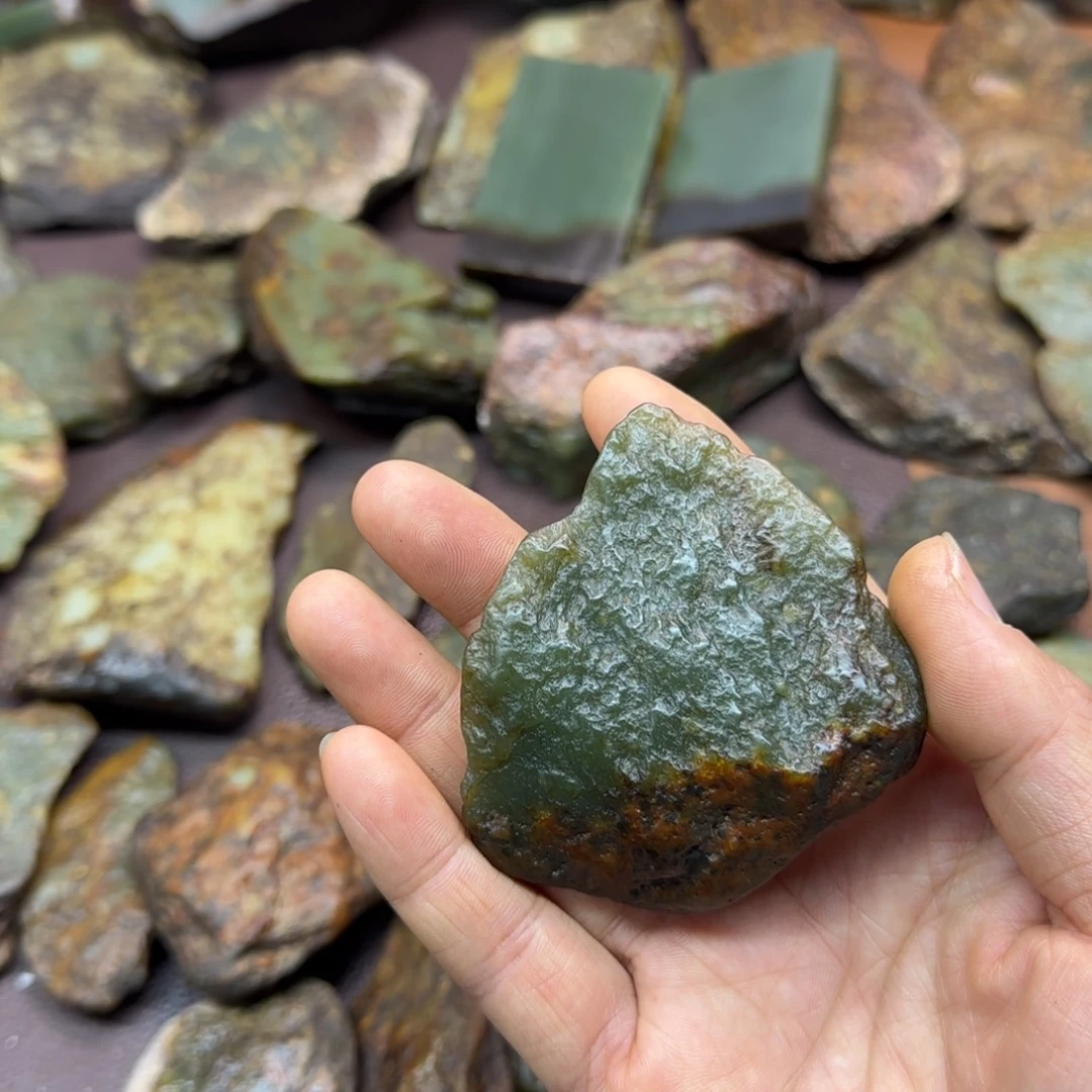 林***风岫岩河磨玉（透闪石质玉）未镶嵌颈饰