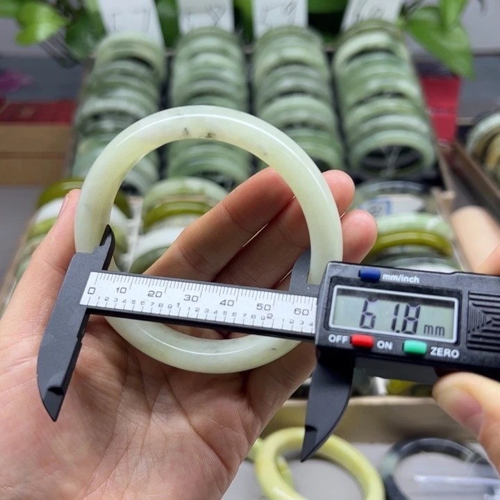 蛇纹石玉未镶嵌手镯79