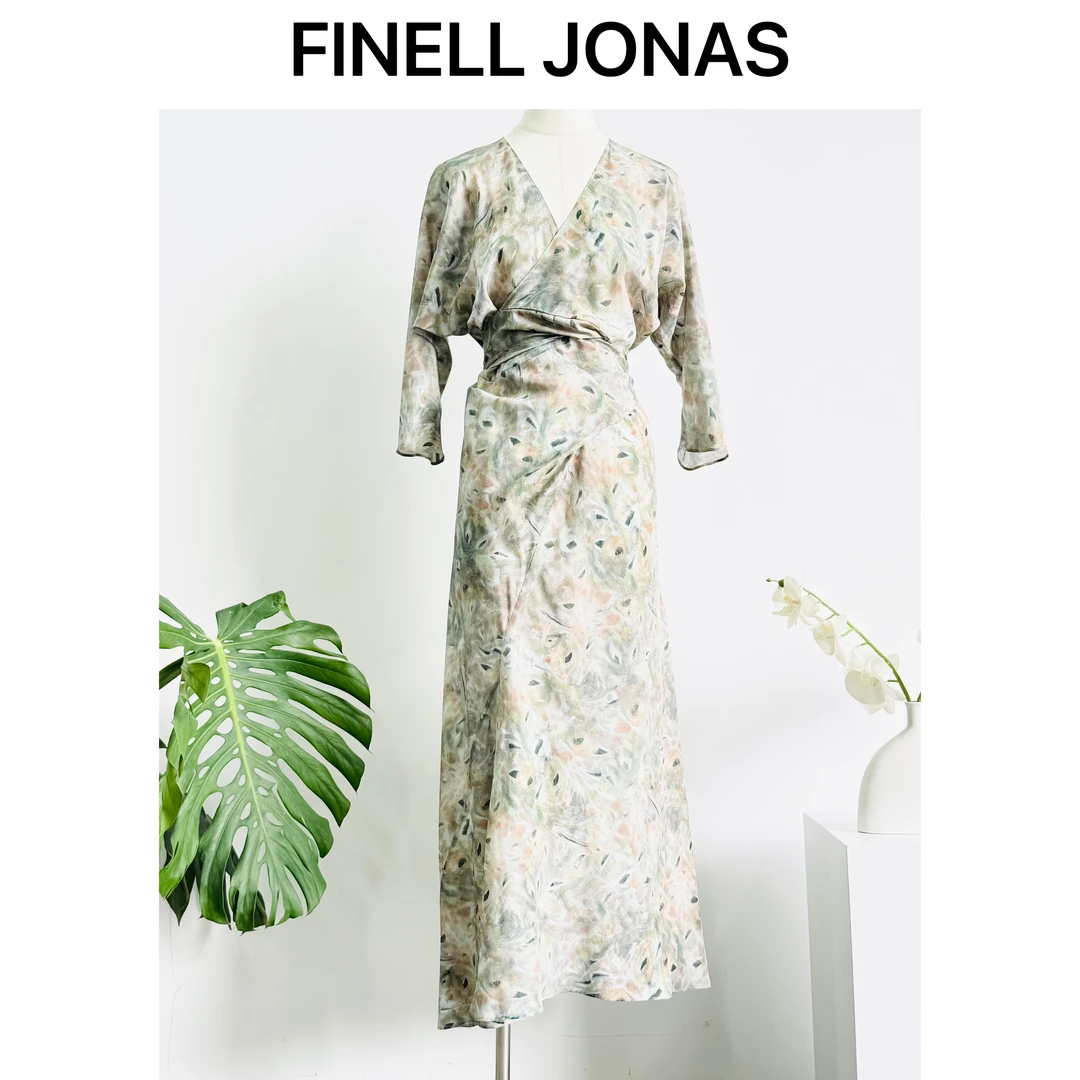 Finell Jonas100桑蚕丝2025夏季V领连衣裙气质长裙度假风连衣裙