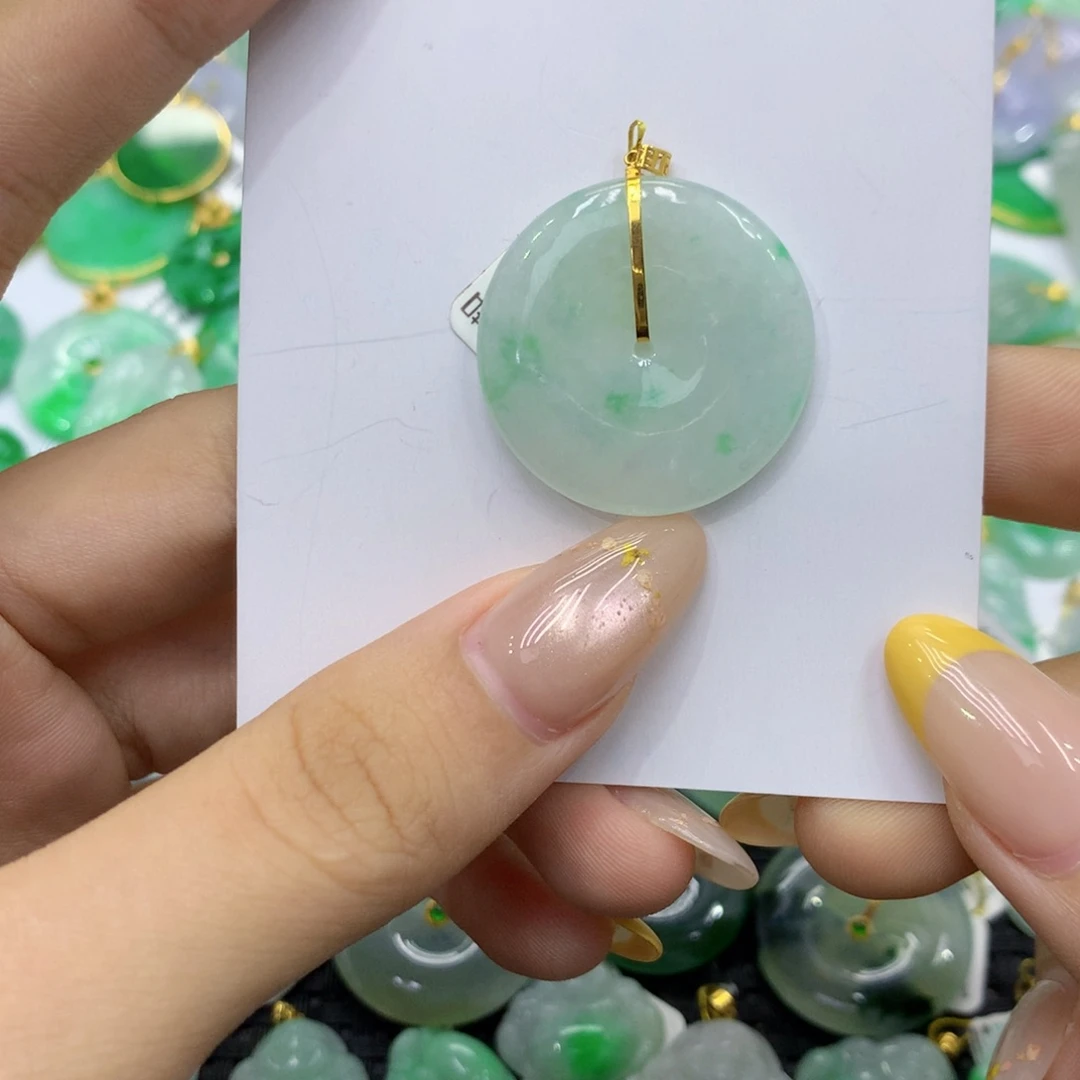 翡翠18K金镶嵌颈饰