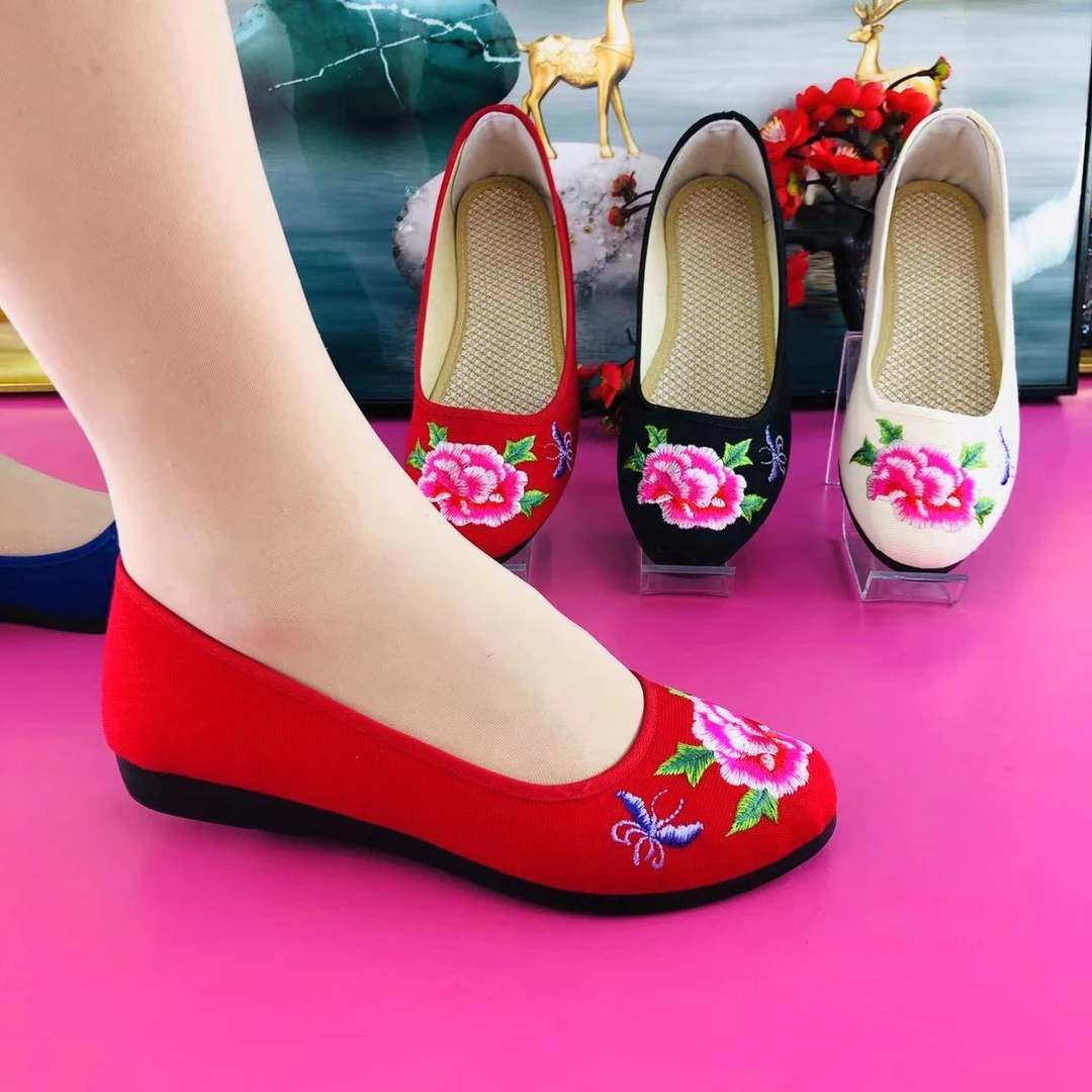 春秋新款老北京布鞋民族风潮流绣花鞋平底休闲妈妈鞋轻便防滑单鞋