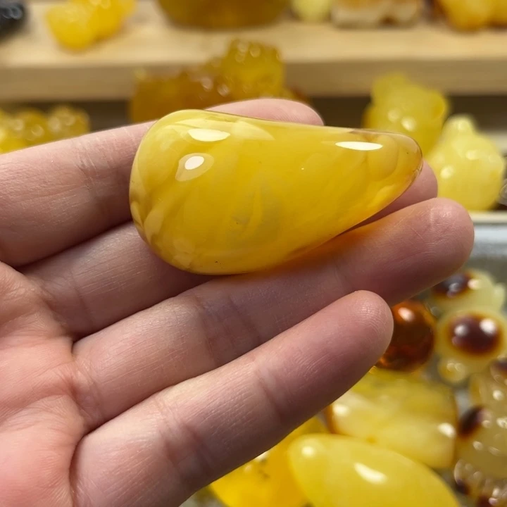琥珀颈饰未镶嵌饭**常琥珀蜜蜡
