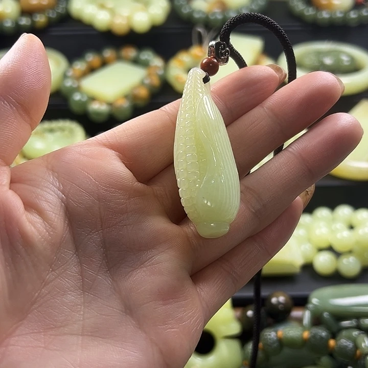 岫岩老玉（透闪石质玉）未镶嵌颈饰