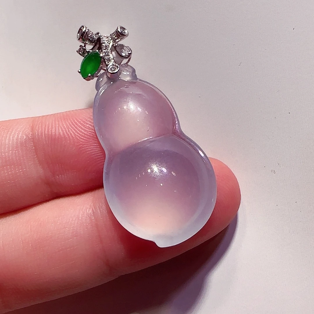 翡翠18K金镶嵌颈饰吊坠