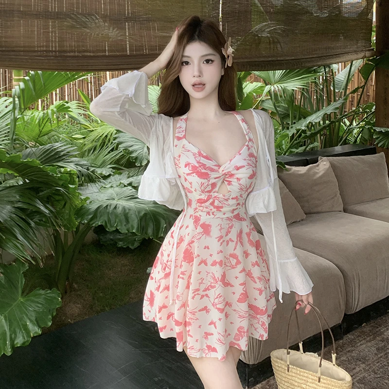 新款女士女款连体海滩时尚泳衣夏季新款爆款小胸露背性感泳装白色