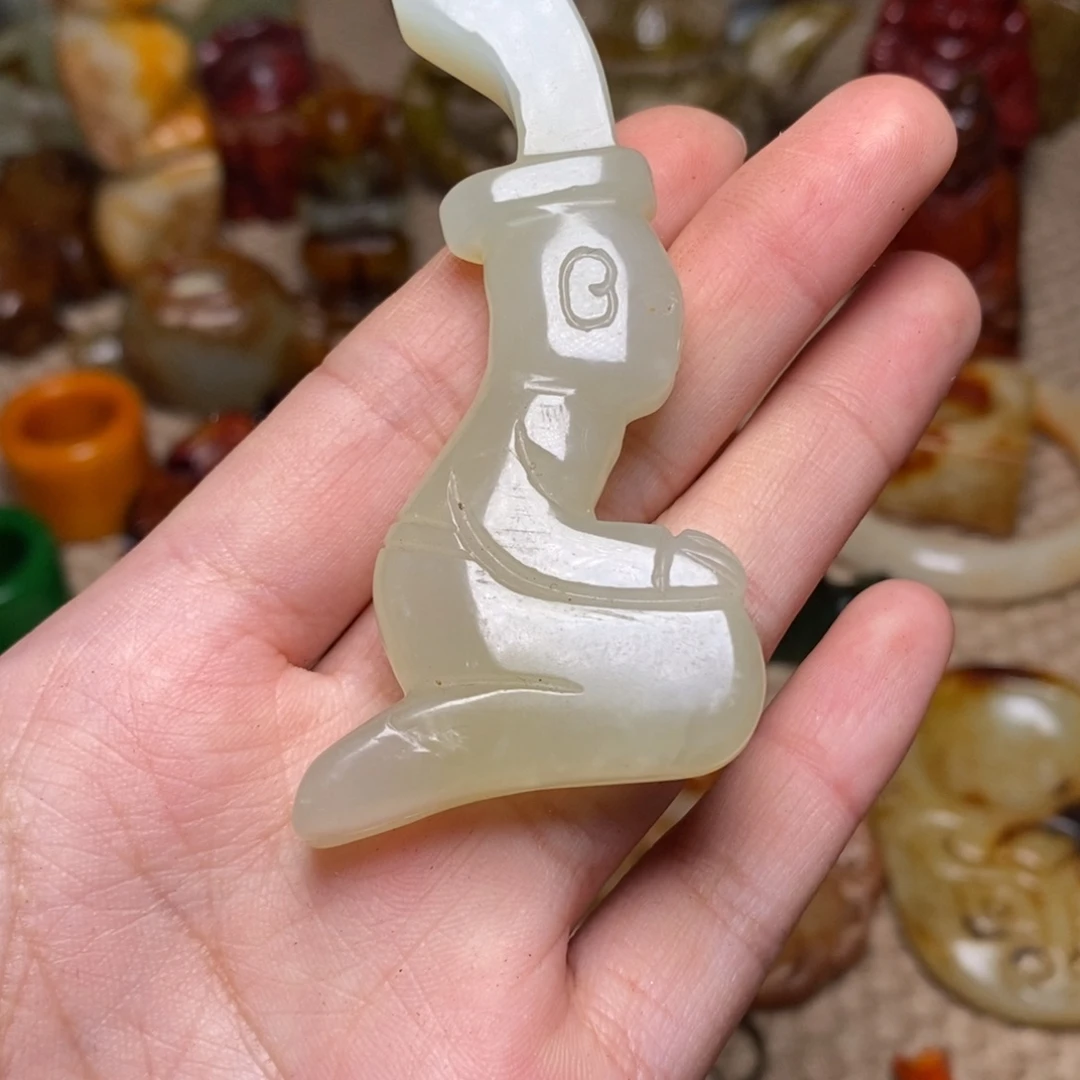 蛇纹石玉未镶嵌颈饰