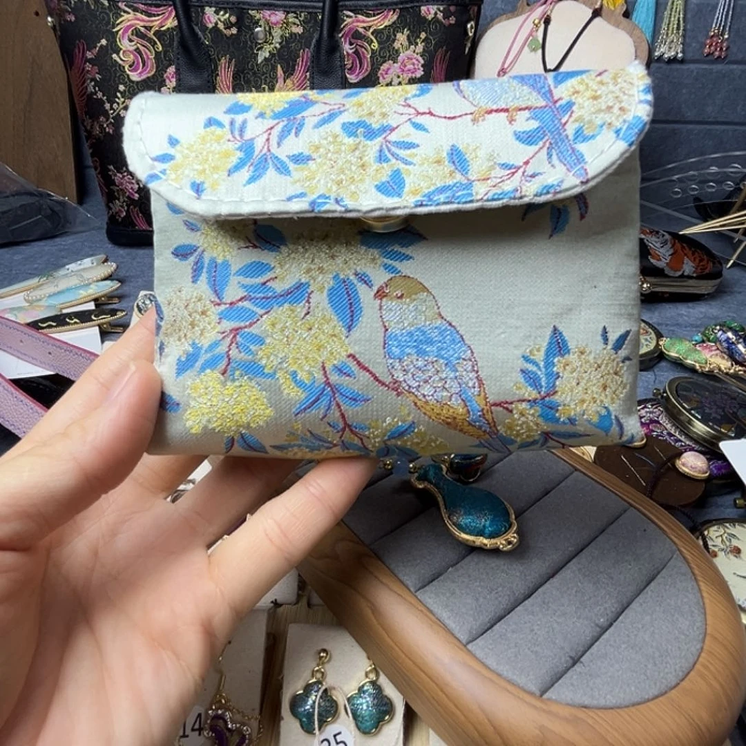 布艺非金属桂花鹦鹉