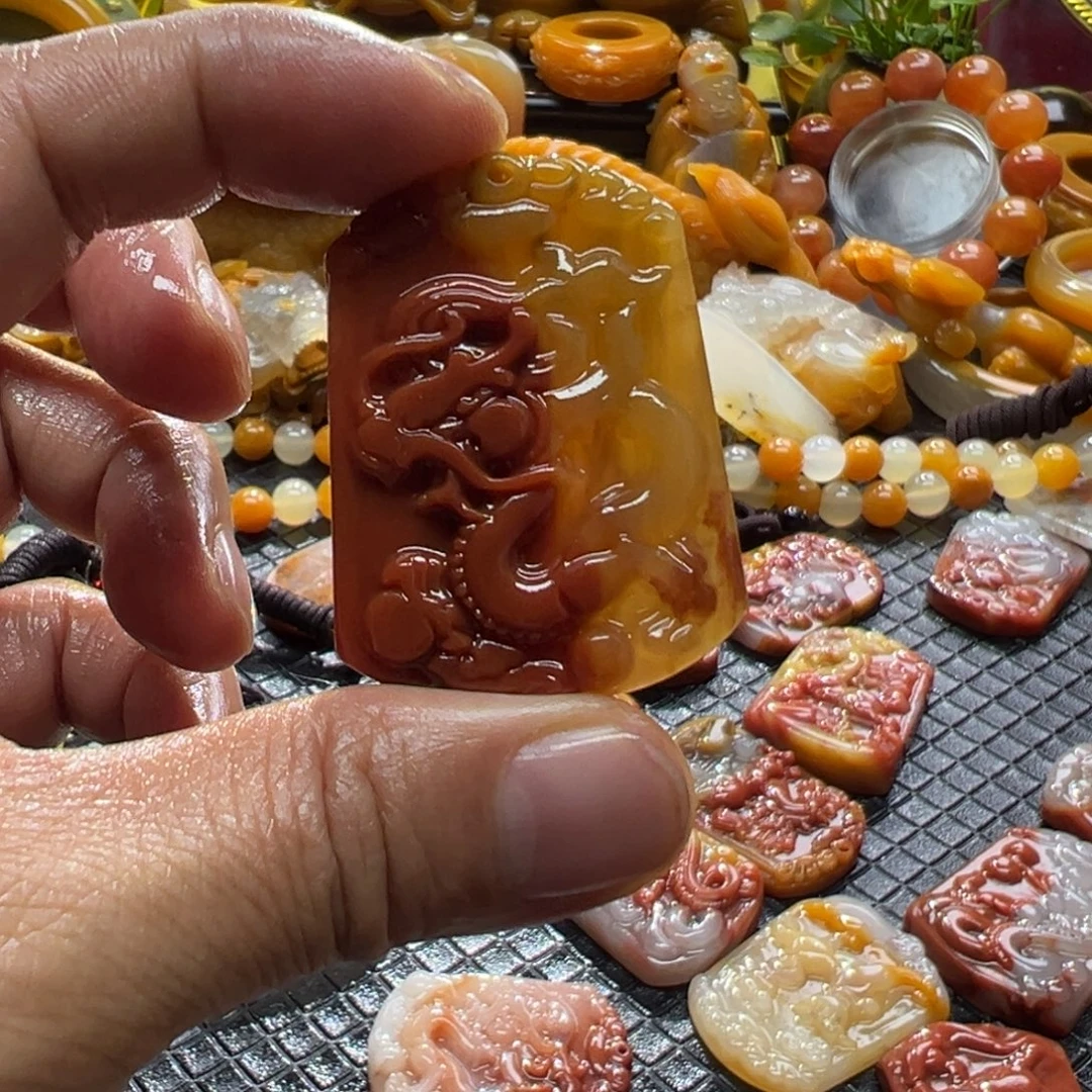 石英质玉未镶嵌颈饰